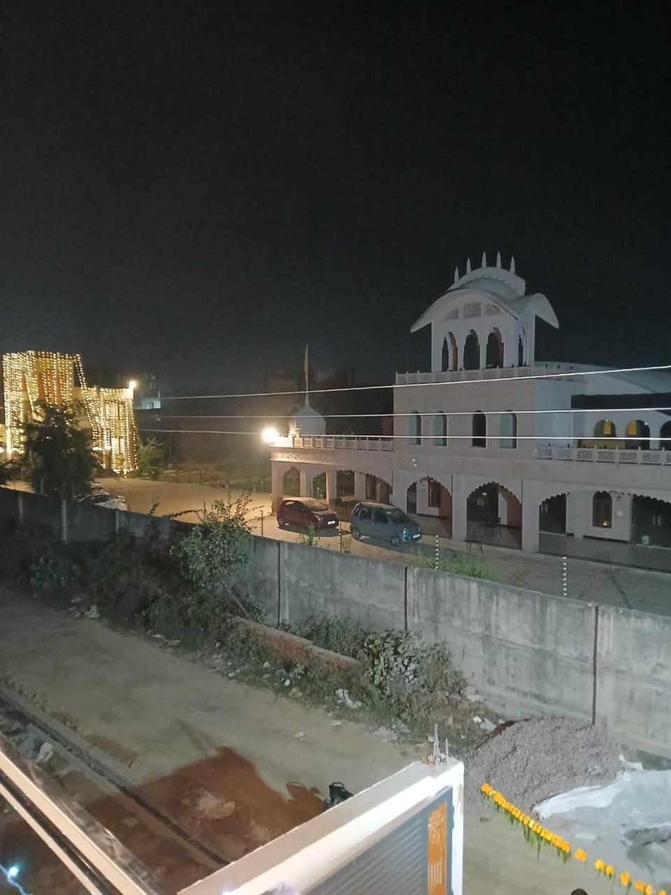 Hotel Jaipur In, Jatipura Parikrama Marg Near Mukharvind Temple Govardhan Eksteriør bilde
